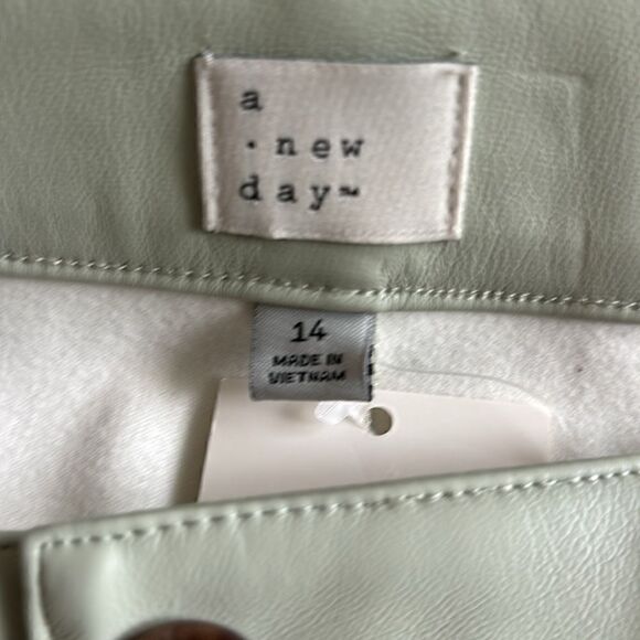 NWT High Rise Faux Leather Ankle Trousers Pants A New Day Sage Green Size 14 - Picture 4 of 11